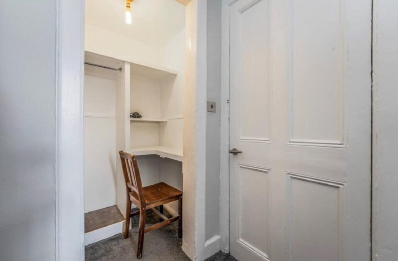 Spacious & Comfortable 3 Bedroom Apartment - Near City Centre - Free Parking Available - Sleeps Up To 5 Guests エディンバラ エクステリア 写真