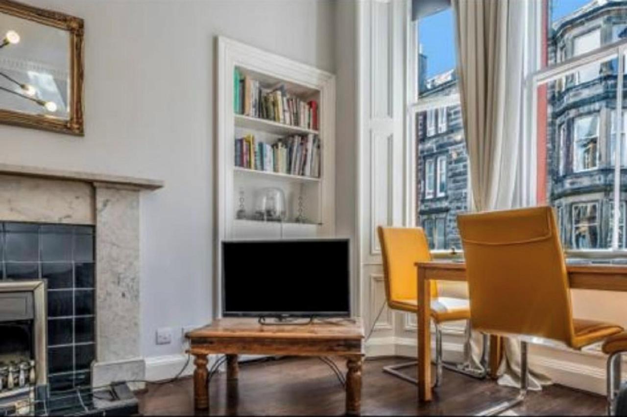 Spacious & Comfortable 3 Bedroom Apartment - Near City Centre - Free Parking Available - Sleeps Up To 5 Guests エディンバラ エクステリア 写真