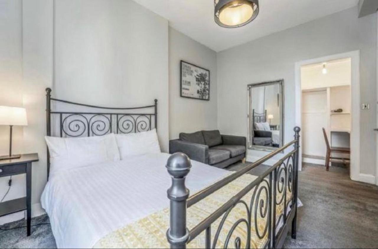 Spacious & Comfortable 3 Bedroom Apartment - Near City Centre - Free Parking Available - Sleeps Up To 5 Guests エディンバラ エクステリア 写真